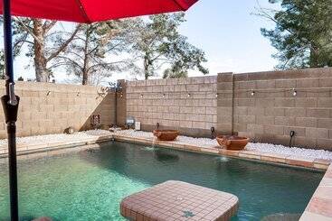 Lovely Gilbert Home W/ Heated Pool: 3 Mi To Dtwn!