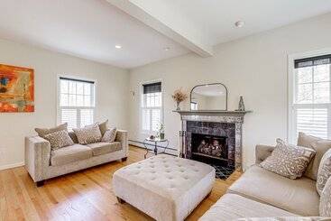 Mystic Retreat W/ Patio & Grill: Walk To River!