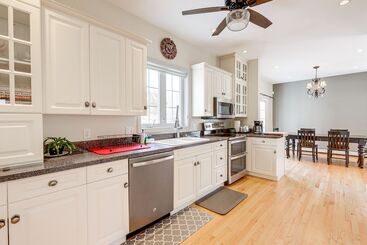 Mystic Retreat W/ Patio & Grill: Walk To River!