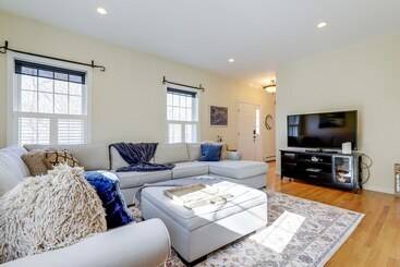 Mystic Retreat W/ Patio & Grill: Walk To River!