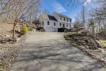 Mystic Retreat W/ Patio & Grill: Walk To River!
