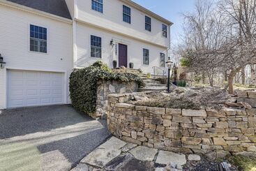 Mystic Retreat W/ Patio & Grill: Walk To River!