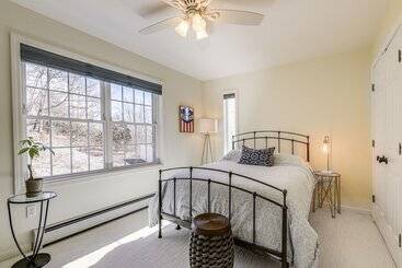 Mystic Retreat W/ Patio & Grill: Walk To River!