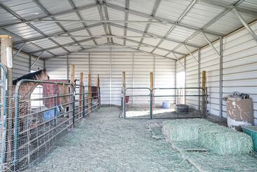 Quiet Country Home In Las Cruces W/ Horse Stalls!