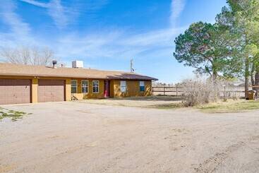 Quiet Country Home In Las Cruces W/ Horse Stalls!