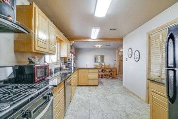 Quiet Country Home In Las Cruces W/ Horse Stalls!
