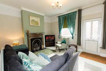 اقامتگاه Captivating 2 Bed House In Chesterfield