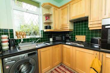 اقامتگاه Captivating 2 Bed House In Chesterfield