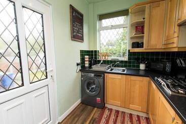 اقامتگاه Captivating 2 Bed House In Chesterfield