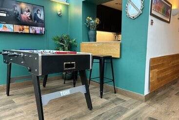 اقامتگاه House Few Mins From Beach With Hot Tub & Sauna