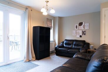 اقامتگاه Lovely 4 Bed House In Huntingdon