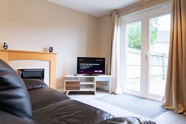 اقامتگاه Lovely 4 Bed House In Huntingdon