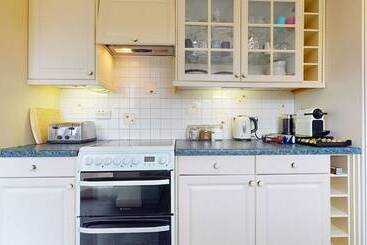 اقامتگاه Lovely House In Cambridge With 5 Double Beds