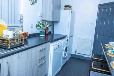 اقامتگاه Dudley 3bedroom Home Perfect For Long & Short Stay