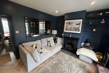 اقامتگاه Charming 3 Bed House In Guildford
