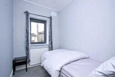 اقامتگاه Spacious 3 Bed House In Brighton With Parking