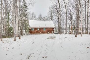 کلبه Rhinelander Waterfront Cabin W/ Deck & Fire Pit!