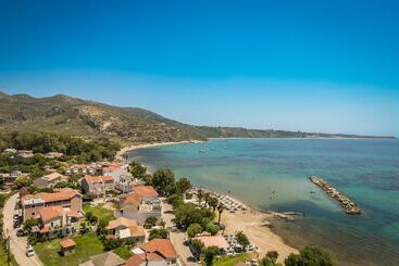 Rosilion Studios & Apartments