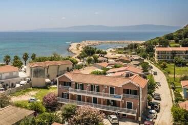 Rosilion Studios & Apartments