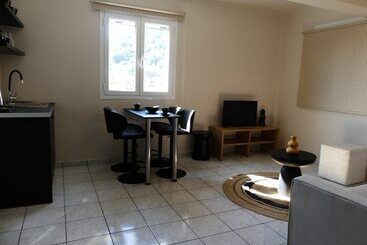 Rosilion Studios & Apartments