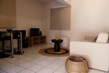 Rosilion Studios & Apartments