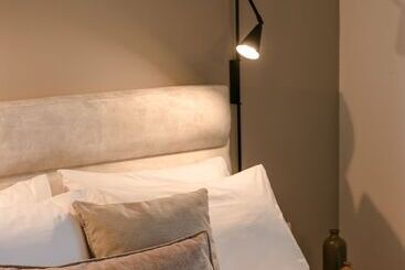 Rosilion Studios & Apartments
