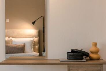 Rosilion Studios & Apartments