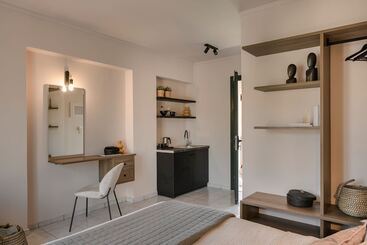 Rosilion Studios & Apartments