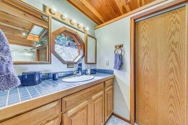 Ruidoso Cabin W/ Deck ~ 1 Mi To Midtown!