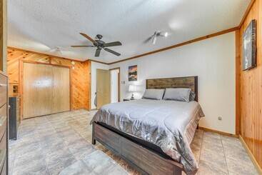 Ruidoso Cabin W/ Deck ~ 1 Mi To Midtown!