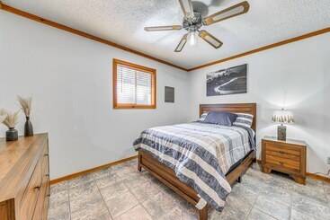 Ruidoso Cabin W/ Deck ~ 1 Mi To Midtown!