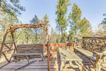 Ruidoso Cabin W/ Deck ~ 1 Mi To Midtown!