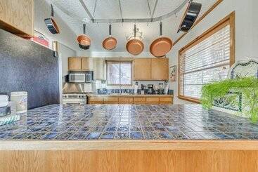 Ruidoso Cabin W/ Deck ~ 1 Mi To Midtown!