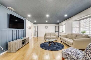 بيت ريفى Spacious Brandon Home: Hot Tub, Pool, & Game Room