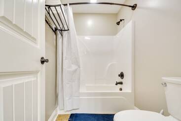 بيت ريفى Spacious Home W/ Fireplace   Near Pinehurst Golf!