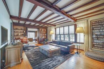 Spacious Illinois Home W/ Grill & Fenced In Yard!
