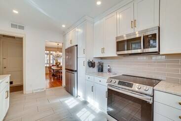 Spacious Illinois Home W/ Grill & Fenced In Yard!