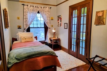 The Kings Throne Inn And Guest House