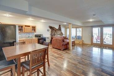 Yankton Vacation Home W/ Hot Tub & River Views