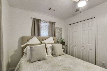 بيت ريفى Athens Home W/ Deck, 1 Mi To Downtown!