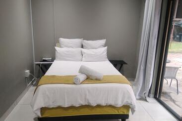 Nqabanqaba B&b