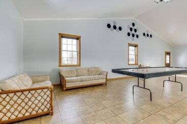 بيت ريفى Bright Shipshewana Gem W/ Shuffleboard Table!
