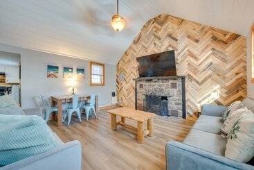 Cozy Blakeslee Cabin, 7 Mi To Jack Frost Ski Area!