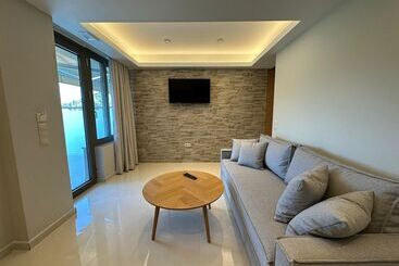 Elpida Luxury Apartments & Suites