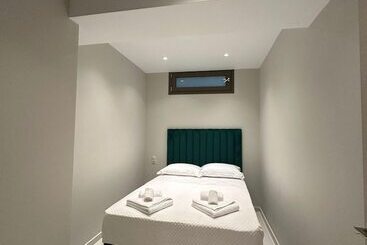 Elpida Luxury Apartments & Suites
