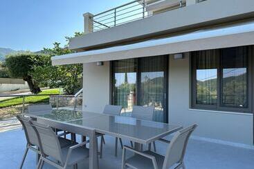 Elpida Luxury Apartments & Suites
