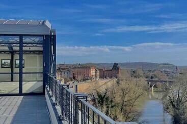 هتل Dali Hôtel Montauban