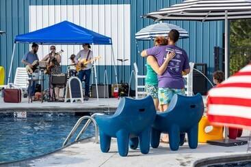 בית מלון כפרי The Lakehouse Inn At Sledd Creek