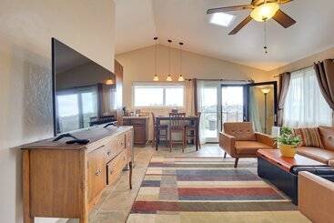 Idyllic Vista Guest House W/ Deck & Stunning Views