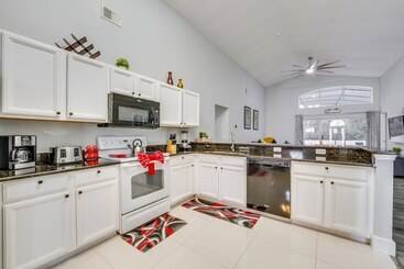 Kissimmee Oasis W/ Pool & Grill: 8 Mi To Disney!